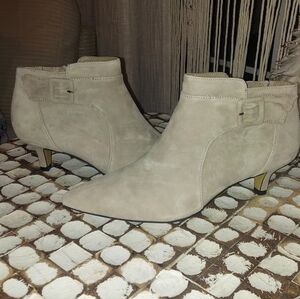 BELLA VITA Elegant Beige Ankle Boots NIB SZ 8